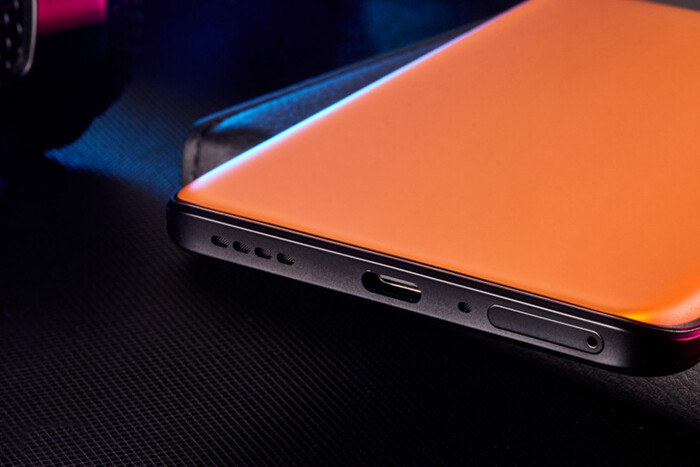 Máy khá mỏng và nhẹ