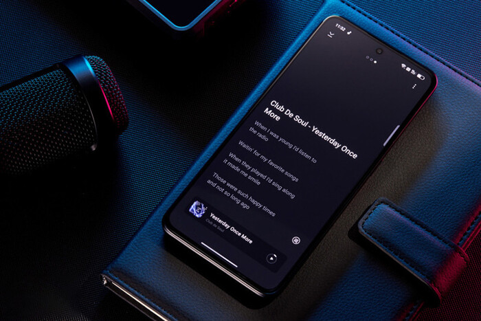 Máy sở hữu sức mạnh con chip mạnh mẽ Dimensity 8100 đi kèm với đó là 12GB RAM và 256GB bộ nhớ trong