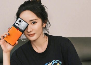 Trên tay Realme GT Neo3 Naruto Edition