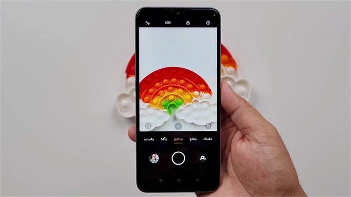 Camera chính 13 MP cho chất lượng hình ảnh rõ ràng sắc nét, chân thực