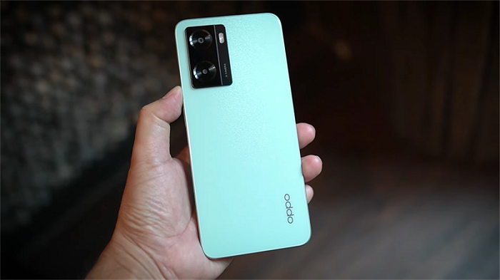 OPPO A57 4G được trang bị cụm camera kép ở mặt sau