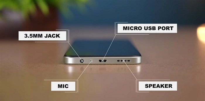 Cạnh dưới là nơi đặt cổng sạc micro, dải loa, mic và cổng cắm tai nghe 3.5 mm