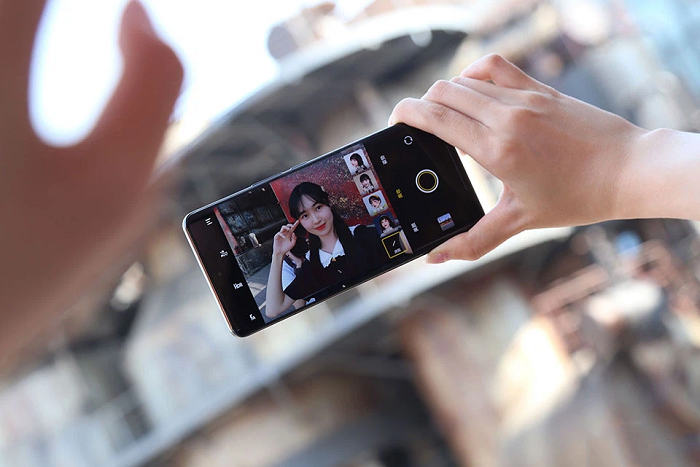 vivo S15 và S15 Pro đều được trang bị cụm 3 camera sau nhưng cách kết hợp có sự khác biệt