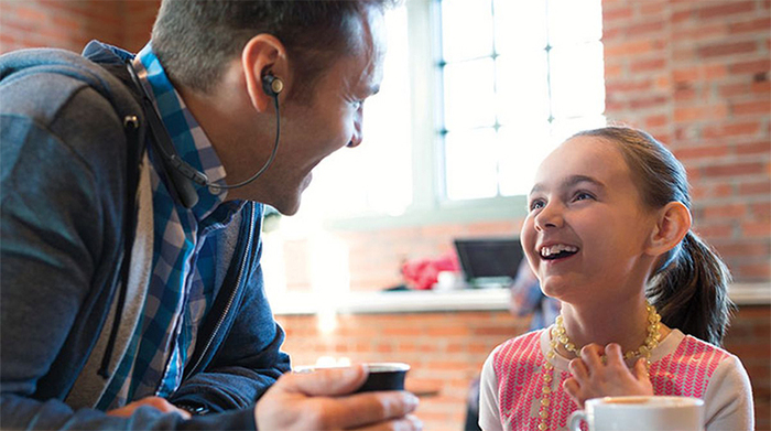 Hoặc trò chuyện với gia đình