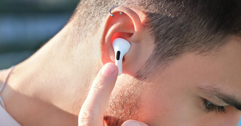 cách chuyển bài hát trên AirPods