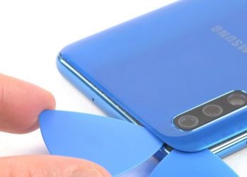 Điện thoại Samsung bị hở nắp lưng có bị sao không?