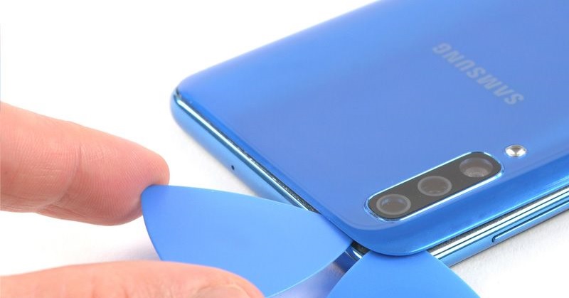 Điện thoại Samsung bị hở nắp lưng có bị sao không?
