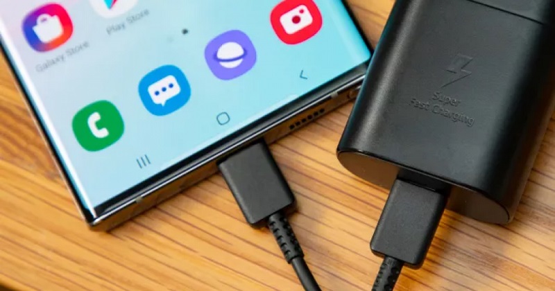 Nguyên nhân và cách khắc phục tình trạng điện thoại Samsung sạc pin không vào
