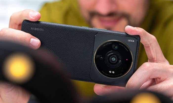 Điện thoại Xiaomi gây ấn tượng bởi thiết kế mặt lưng đặc biệt với mô-đun camera hình tròn lớn