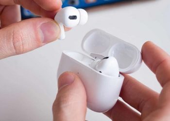Tai nghe AirPods bị rè có sửa được không?
