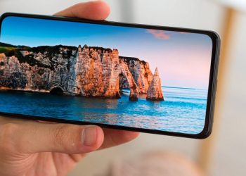 Trên tay POCO F4 5G