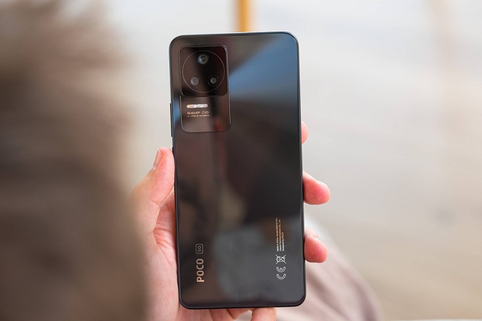 Mặt lưng POCO F4 5G bóng bẩy