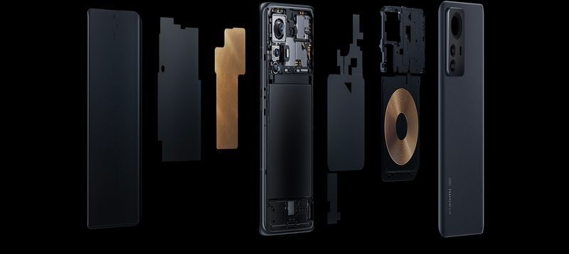 Xiaomi 12 Pro được bổ sung hệ thống làm mát có vai trò tản nhiệt lõi, giúp máy không bị nóng khi hoạt động liên tục.