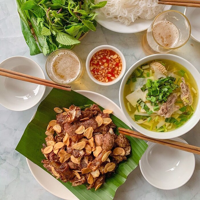 Thưởng thức món ngon cùng gia đình 