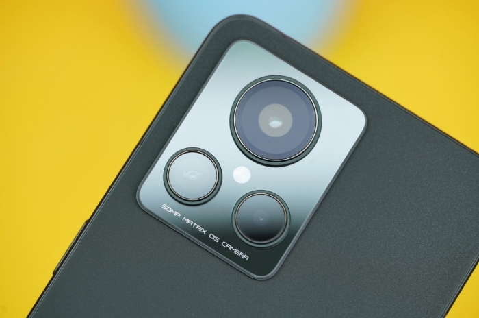 Cận cảnh cụm 3 camera sau