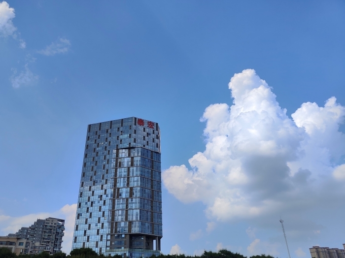 Ảnh chụp nhiều mây rõ từng chi tiết