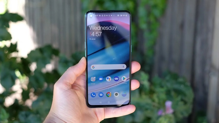 OnePlus được trang bị màn hình 6.43 inch với thiết kế tràn viền ấn tượng