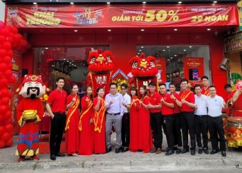 Tưng bừng khai trương siêu thị Viettel Store mới tại TP. Hạ Long tặng voucher mua sắm giá trị tới 750.000đ