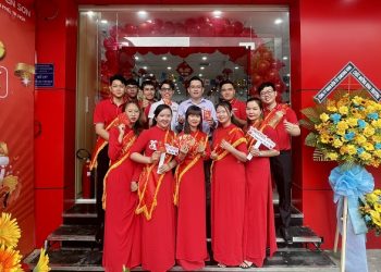 Săn sale tưng bừng mừng khai trương siêu thị Viettel Store tại Tiền Giang, tặng voucher mua sắm giá trị tới 750.000đ