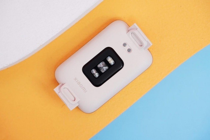 Cổng sạc được bố trí ngay cạnh các cảm biến