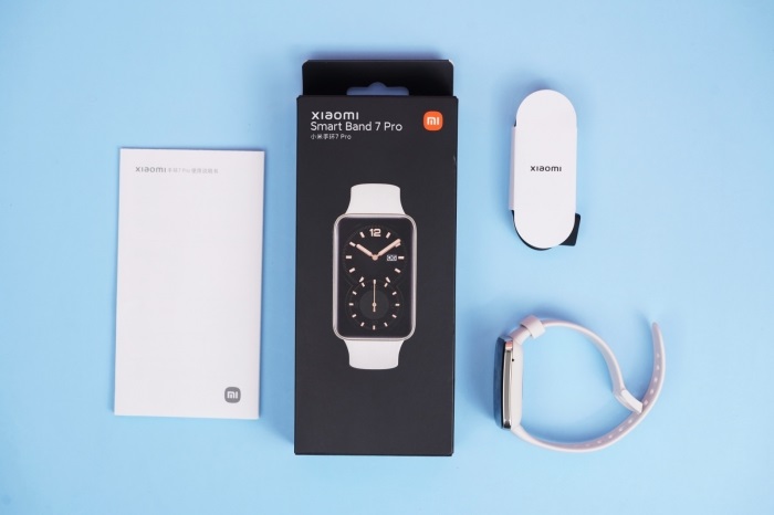Hộp đựng và các phụ kiện đi kèm Mi Band 7 Pro
