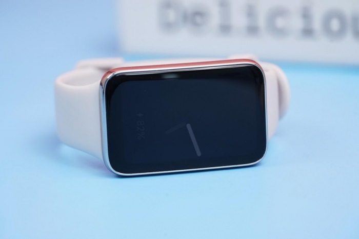 Xiaomi Band 7 Pro được tích hợp tính năng Always-on. Trong đó mỗi kiểu mặt đồng hồ có 2 dạng: mặt thường và mặt kiểu