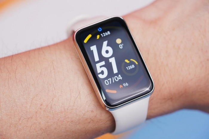 Phông chữ hiển thị trên Mi Band 7 Pro lớn hơn