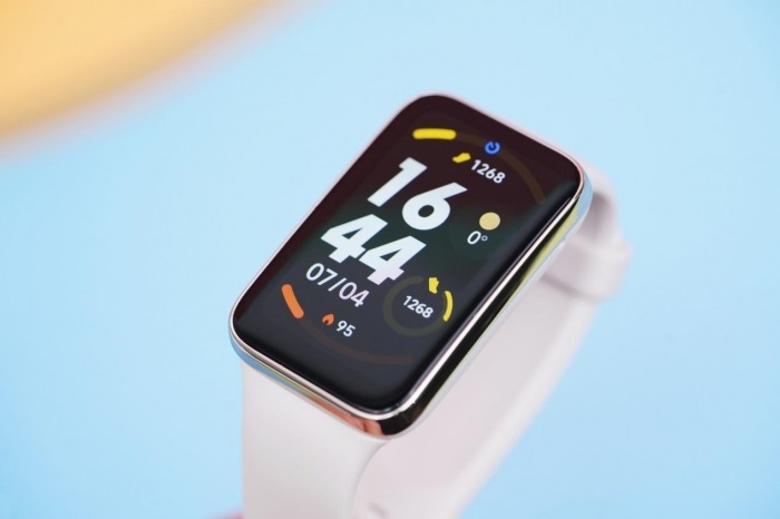 Màn hình Band 7 Pro được làm cong 2,5D