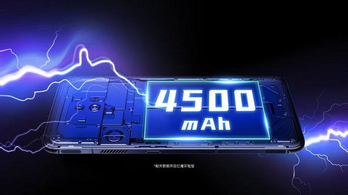 Red Magic 7S sử dụng viên pin kép có dung lượng 4500mAh và hỗ trợ sạc nhanh 120W