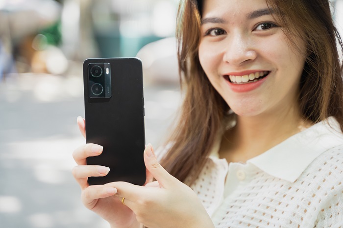 OPPO A57 kém hơn về thông số camera nhưng vẫn đáp ứng nhu cầu vừa đủ với người dùng cơ bản