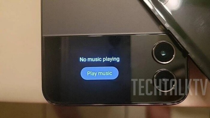 Màn hình ngoài có sự nâng cấp nhẹ