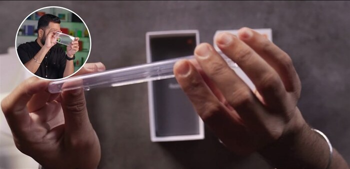 Hãng còn trang bị thêm ốp lưng silicon