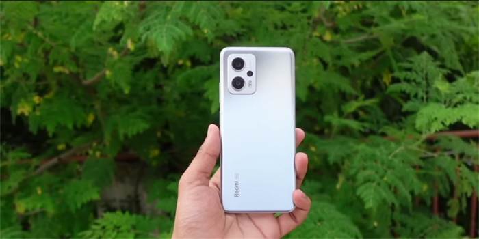 Màu bạc của chiếc smartphone