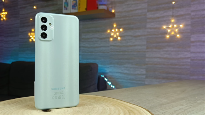 Galaxy M13 sở hữu thiết kế quen thuộc với người dùng