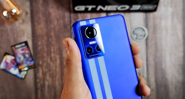 Máy sở hữu cụm 3 camera sau cực xịn sò