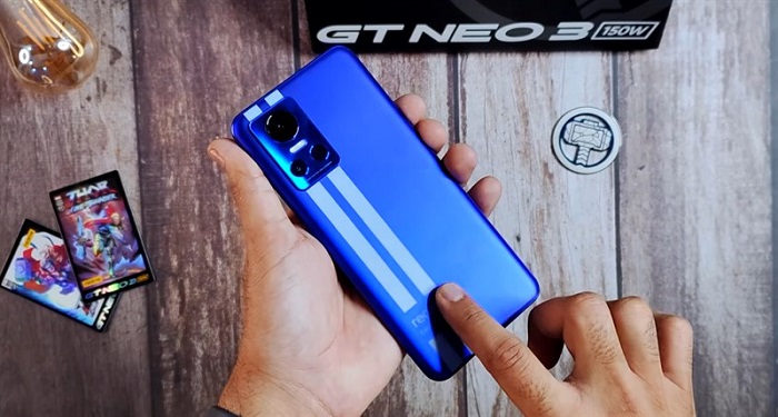 Thiết kế mang hơi hướng năng động được lấy cảm hứng từ môn thể thao đua xe tốc độ