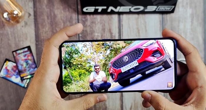 Màn hình rộng lớn đi kèm độ phân giải sắc nét