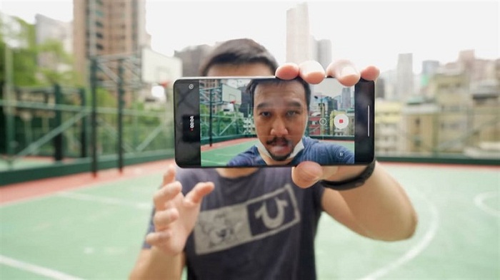 Cụm camera này còn được trang bị ống kính Leica Summicron cho hình ảnh rực rỡ, bắt mắt hơn