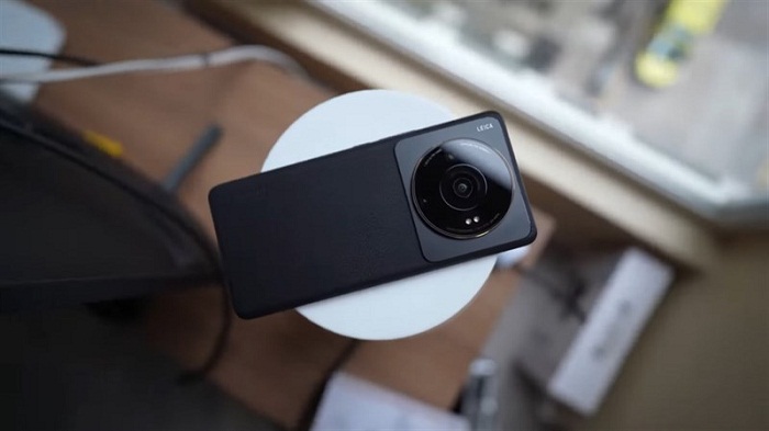 Xiaomi 12S Ultra còn được trang bị thêm bộ tản nhiệt tiên tiến cho khả năng dẫn nhiệt tốt hơn