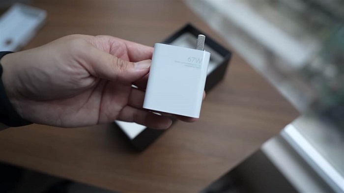 Xiaomi 12S Ultra hỗ trợ sạc nhanh có dây 67W giúp tiết kiệm thời gian sạc đáng kể