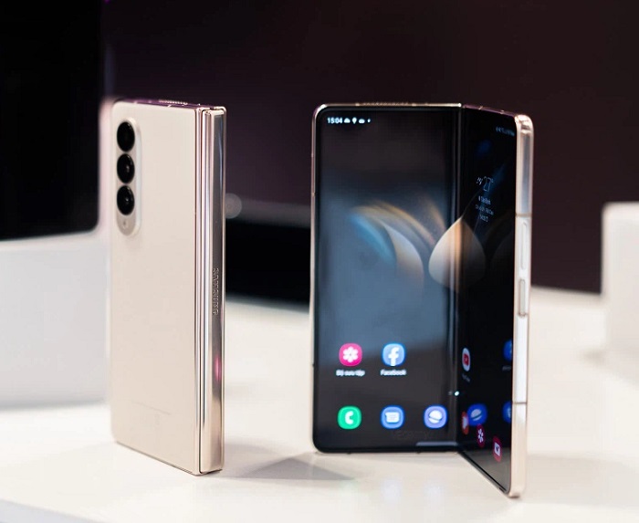 So sánh Samsung Galaxy Z Fold4 và Galaxy S22 Ultra