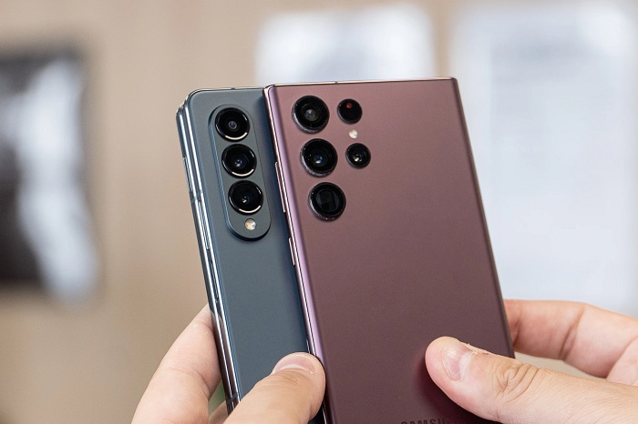 So sánh Samsung Galaxy Z Fold4 và Galaxy S22 Ultra