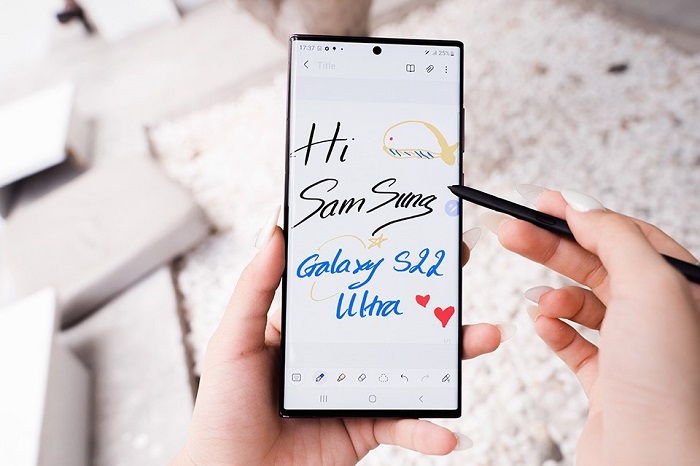 So sánh Samsung Galaxy Z Fold4 và Galaxy S22 Ultra