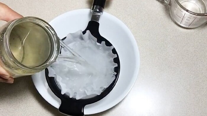 Nước tro tàu giúp bánh thêm mềm