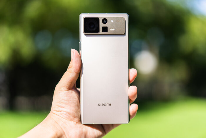 Xiaomi MIX Fold 2 nổi bật không thua kém các đối thủ khác