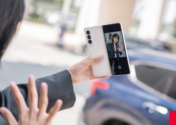 Đa nhiệm mọi khía cạnh và biến hoá gập mở cùng chế độ Flex Mode chỉ có trên bộ đôi Galaxy Z Fold4 và Z Flip4!