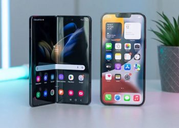 So sánh Samsung Galaxy Z Fold4 và iPhone 13 Pro Max