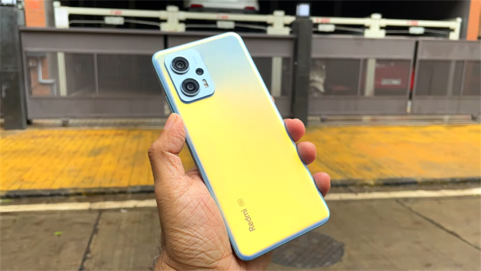 Redmi K50i 5G sở hữu thiết kế đơn giản, trẻ trung và năng động