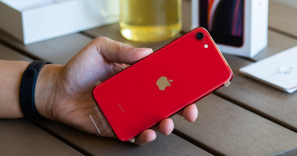 Điện thoại iPhone XR màu đỏ