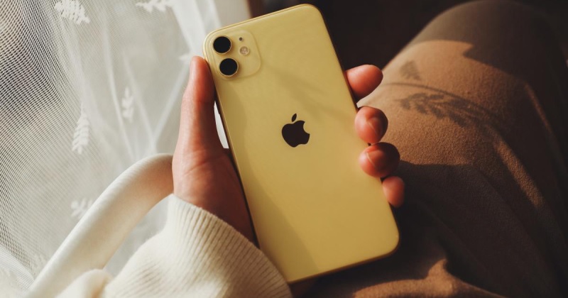 TOP điện thoại iPhone màu vàng, vàng Gold đáng mua nhất 2025